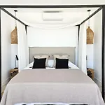 Stylish With Private Pool And Outdoor Gym *